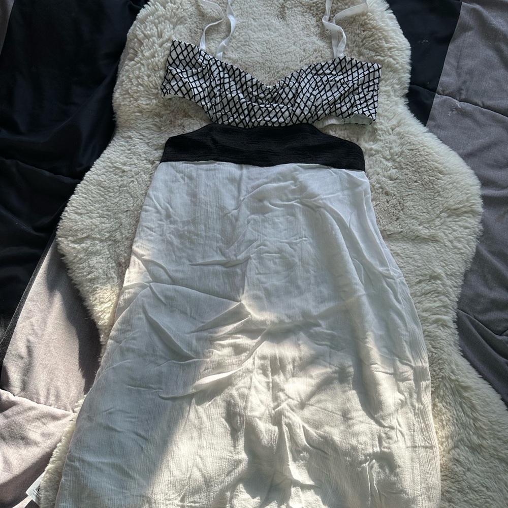 🎀 Chic Black and White Sundress with Spaghetti Straps for Cocktail
